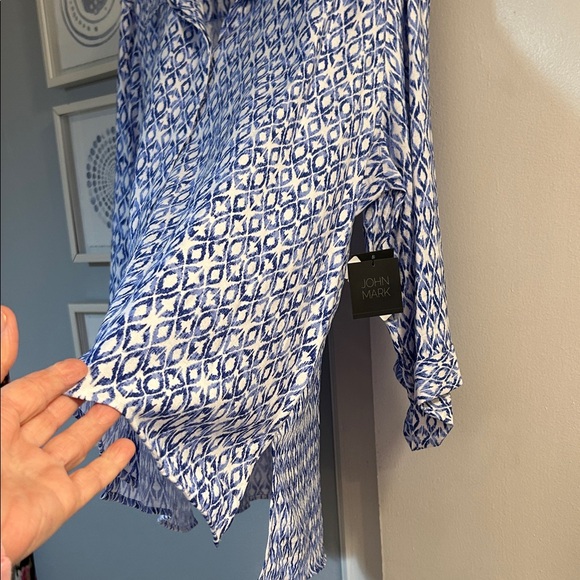 NWT John Mark Women’s Plus Size 3X Blue and White Geometric Button UP Hi-Lo Top - Picture 3 of 7